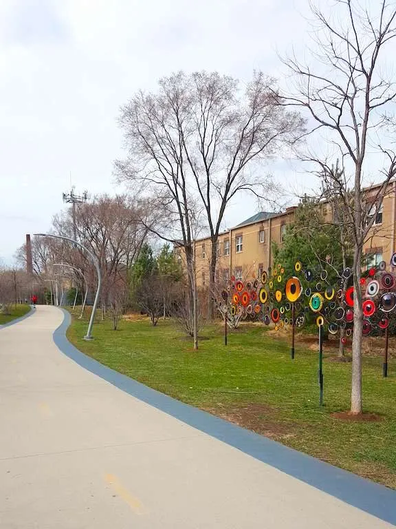 art installation at 606 trail in chicago